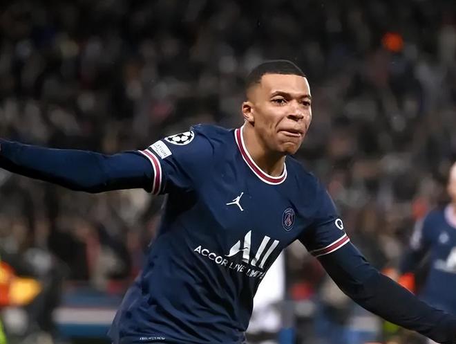 这是真饿了，太阳报：哈兰德赛后买了近70个芝士汉堡请全队吃