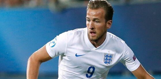 曼联主场迎战西汉姆联，两队均形势不佳，曼联有望取胜。